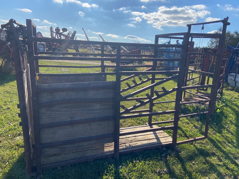 Hay/Forage/Livestock  Cattle Squeeze Chute Photo